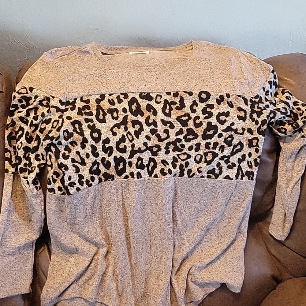 Very soft long sleeve 24/7 shirt from Maurices. Only worn a couple times.